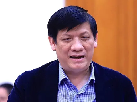 Bộ Y tế tiếp nhận chiếc máy thở đầu tiên do Vingroup sản xuất