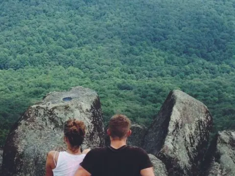 Yêu mấy, cứ lặng im rồi cũng nhạt nhòa...