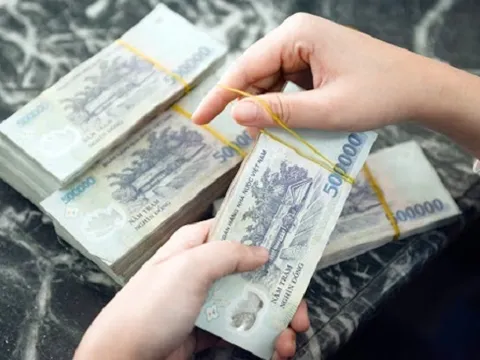 Người lao động có được hưởng lương khi bị tạm đình chỉ công việc?