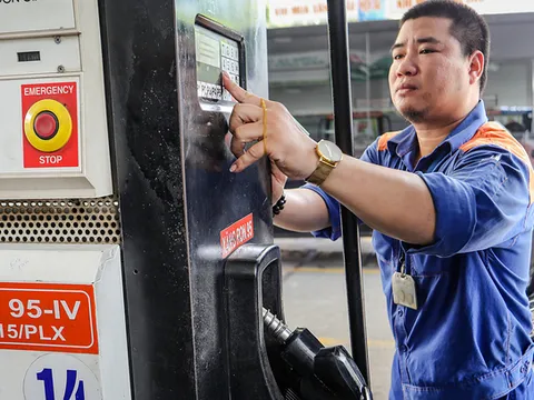 Giá xăng dầu trong nước có thể giảm vào ngày mai