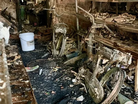 Tiệm bánh 3 tầng lớn nhất Hà Tĩnh bốc cháy lúc nửa đêm