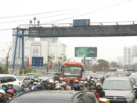 Bộ GTVT đề xuất phạt người vượt đèn xanh khi nút giao ùn tắc