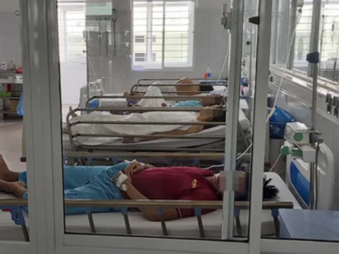 Đà Nẵng: Lấy 18 mẫu thức ăn điều tra vụ 133 người nhập viện