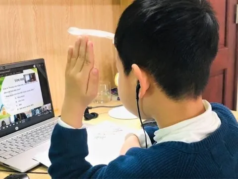 Bộ GD&ĐT yêu cầu xử lý nghiêm các trường thu học phí học trực tuyến quá cao