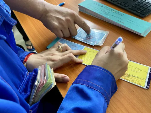 Bảo hiểm xe máy nào bắt buộc phải có khi ra đường, giá bao nhiêu?