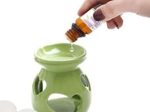 Bé gái 18 tháng tuổi tử vong vì uống tinh dầu đèn đuổi muỗi