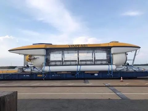 Tàu ngầm của tỷ phú Phạm Nhật Vượng bất ngờ xuất hiện tại Nha Trang