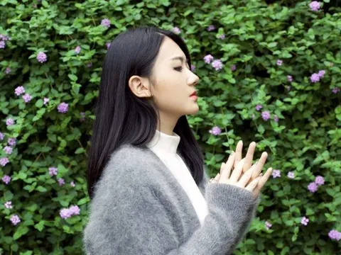 Phía sau một người đàn bà mạnh mẽ là bao bão giông của tuổi trẻ