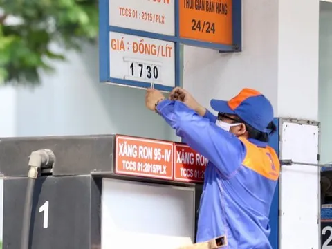 Giá xăng tăng gần 1.000 đồng/lít từ 15h chiều nay