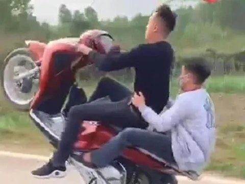 Khoe clip bốc đầu xe SH lên facebook, nam thanh niên ở Hà Nội bị xử lý