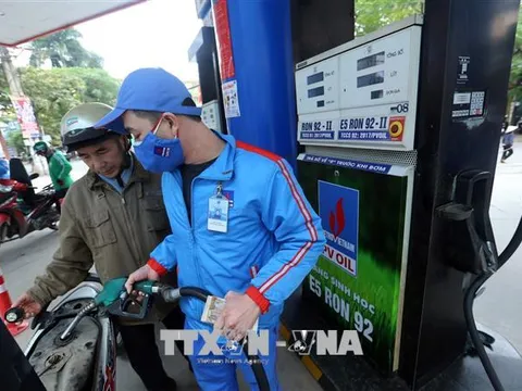 Từ 15h chiều ngày 12/6, xăng tăng gần 1.000 đồng/lít