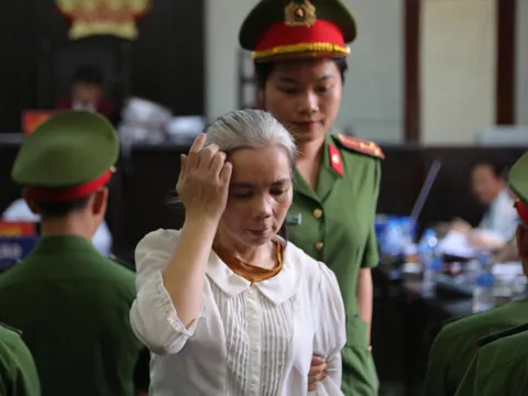 Phúc thẩm vụ nữ xinh giao gà ở Điện Biên: Bùi Thị Kim Thu tóc bạc trắng tới tòa
