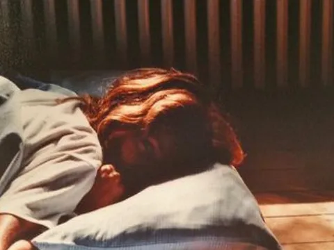 Đừng bắt con gái phải chờ đợi quá lâu, thanh xuân của họ rất chóng tàn...