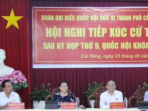 Chủ tịch hội Luật gia Việt Nam cùng đoàn đại biểu Quốc hội tiếp xúc cử tri tại Cần Thơ