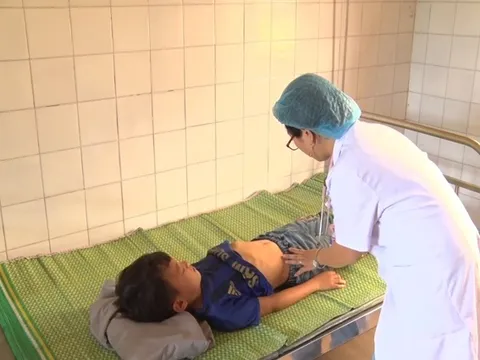 85 học sinh  ở Lào Cai nhập viện nghi ngộ độc thức ăn