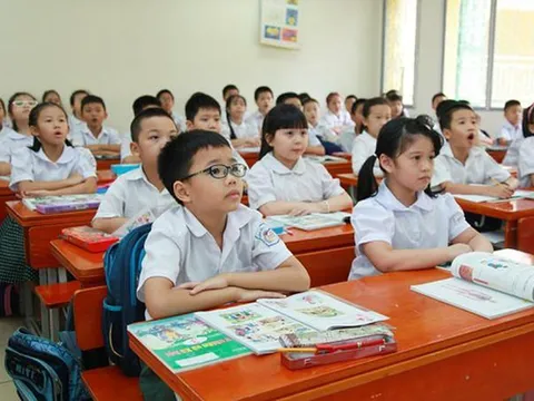 Từ 1/7, học sinh tiểu học không phải đóng học phí