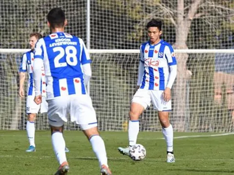 Trang chuyển nhượng quốc tế đưa tin Văn Hậu hết hợp đồng với Heerenveen