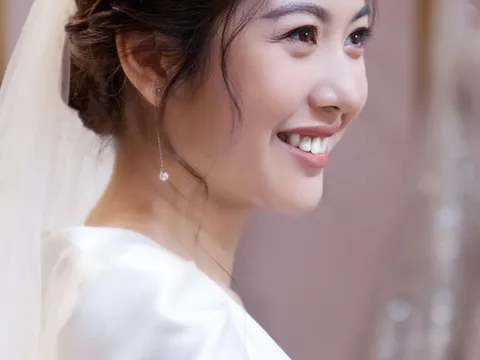 Á hậu Thúy Vân đẹp kiêu sa trong bộ váy cưới trước hôn lễ