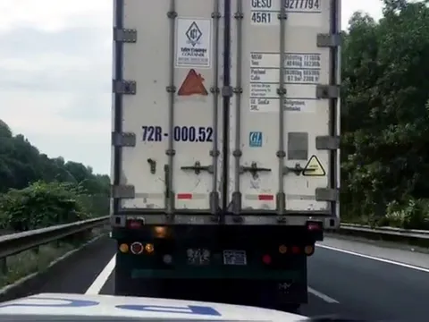 Xử phạt tài xế xe đầu kéo không nhường đường cho xe ưu tiên trên cao tốc