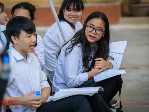 Gần 89.000 học sinh Hà Nội bước vào môn thi đầu tiên kỳ tuyển sinh lớp 10