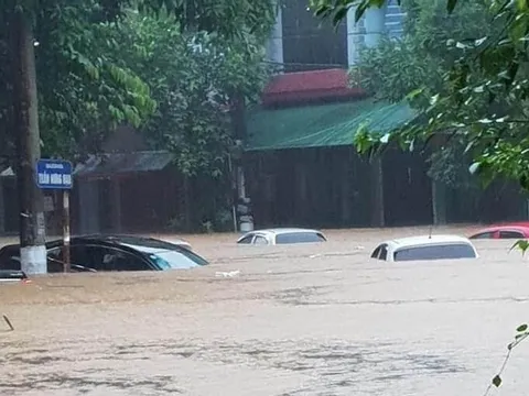 Hà Giang chìm trong mưa lũ, đất vùi lấp chết 2 người