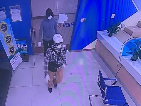 Công bố hình ảnh hai nghi phạm nổ súng, cướp ngân hàng BIDV ở Hà Nội