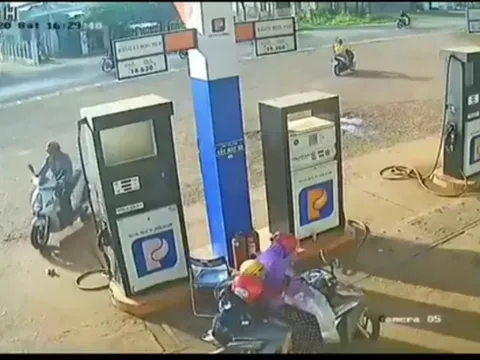 Truy tìm người đàn ông nhặt cọc tiền 20 triệu của nhân viên cây xăng