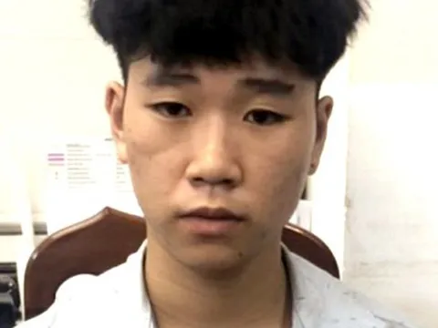 Nghi phạm 17 tuổi đâm gục tài xế GrabBike ra đầu thú