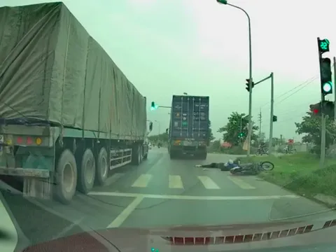 Truy tìm tài xế xe container cán chết cô gái trẻ rồi bỏ chạy ở Hà Nội