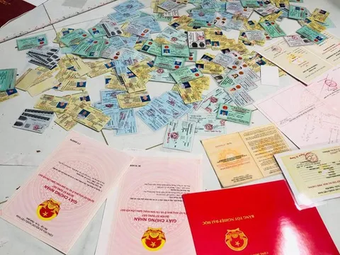 Bộ Công an triệt phá một đường dây sản xuất giấy tờ giả quy mô lớn