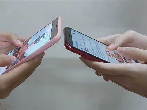 Đặt điện thoại xuống ...