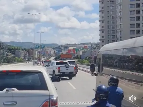 Nguyên nhân 2 ô tô rượt đuổi, chèn ép nhau trên cầu Bãi Cháy