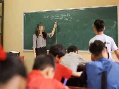 Từ ngày 1/11 không được phê bình học sinh trước trường, lớp