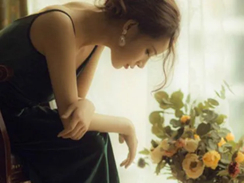 Đàn bà chẳng ai muốn mình sống nhạy cảm và cũng không ai thích bản thân mình phải đa nghi