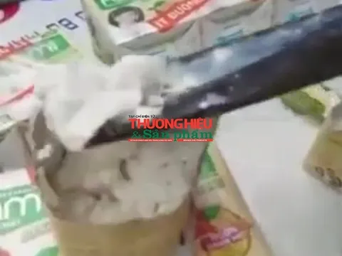 Sữa đậu nành Fami bị 'tố' vón cục, bốc mùi