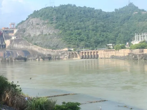 Thủy điện Hòa Bình mở 1 cửa xả lũ vào sáng mai 30/9