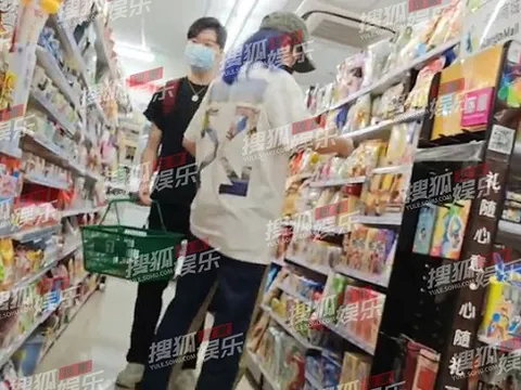 Sau lùm xùm ly hôn, Triệu Vy bị bắt gặp hẹn hò cùng thiếu gia trẻ