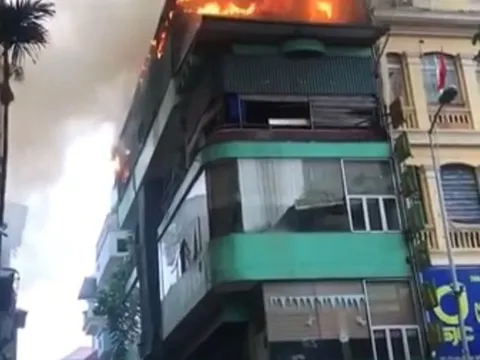 Hà Nội: Cháy lớn tại nhà hàng hải sản trên phố Giang Văn Minh