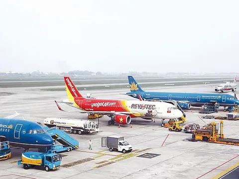 Tạm dừng đường bay quốc tế chở khách về Việt Nam