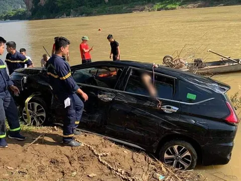 Thanh Hóa: Xe 7 chỗ lao xuống sông Mã trong đêm, 3 nạn nhân tử vong