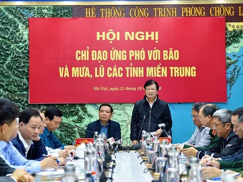 Phó Thủ tướng Trịnh Đình Dũng: Nhiệm vụ số một là tập trung cứu trợ người dân