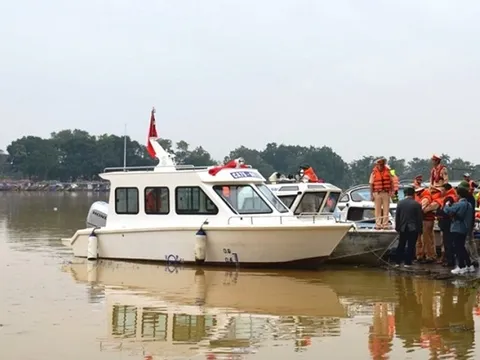 Bàn giao ca nô công suất lớn cho công an Thừa Thiên - Huế phục vụ cứu hộ, cứu nạn
