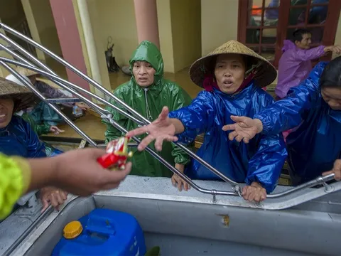 Quảng Trị bác bỏ thông tin 'cán bộ chia lương khô làm quà'