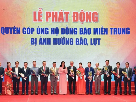 'Bầu Hiển' ủng hộ hơn 8 tỷ đồng tiếp sức đồng bào miền Trung vượt lũ