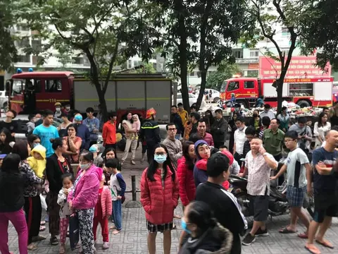 Chung cư HH Linh Đàm bốc cháy, cư dân hoảng sợ tháo chạy