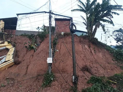 Đã tìm thấy 11 thi thể trong vụ sạt lở vùi lấp hơn 50 người ở Quảng Nam