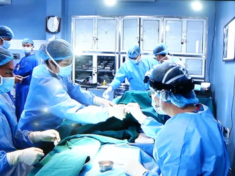 Bệnh viện Quân Y 103 thực hiện thành công ca ghép ruột đầu tiên tại Việt Nam