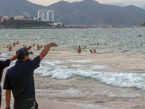 Học sinh 2 tỉnh Khánh Hòa, Phú Yên được nghỉ học để ứng phó với bão số 12