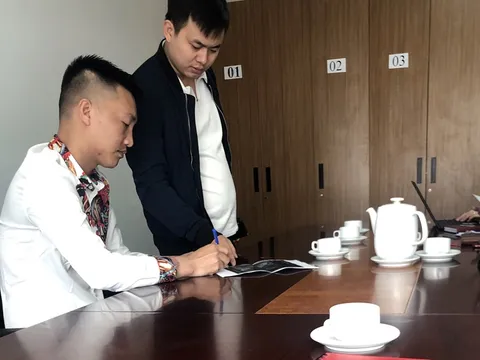 Huấn 'hoa hồng' bị xử phạt 7,5 triệu đồng vì đăng tin giả mạo VTV