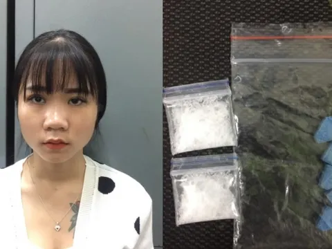 Bắt quả tang thiếu nữ 17 tuổi giấu ma tuý trong túi xách